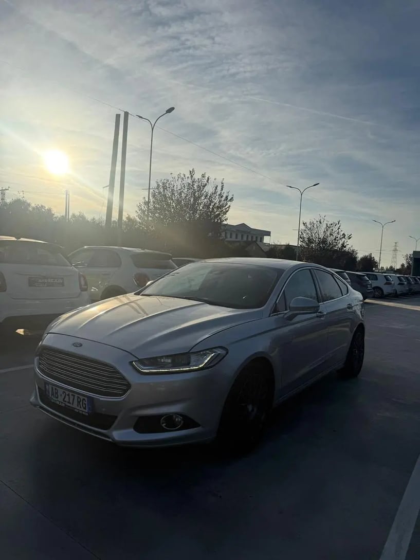 Merrni me qira një makinë në Durrës