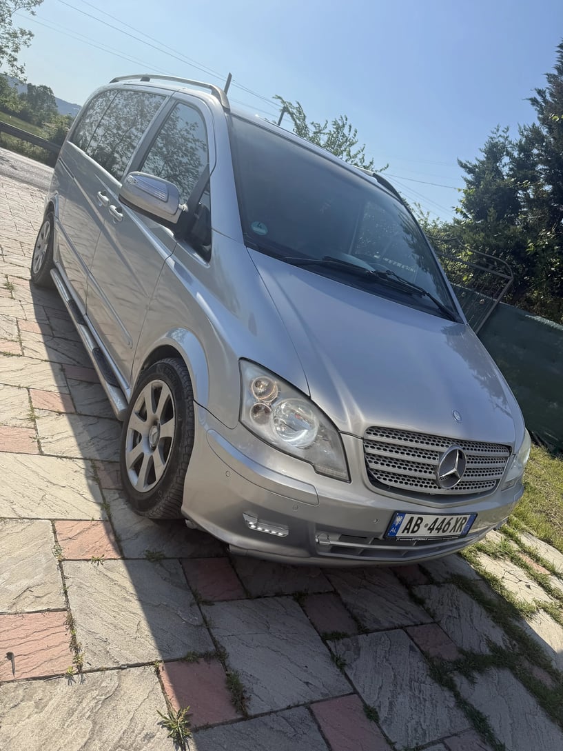 Alquila un coche en Tirana