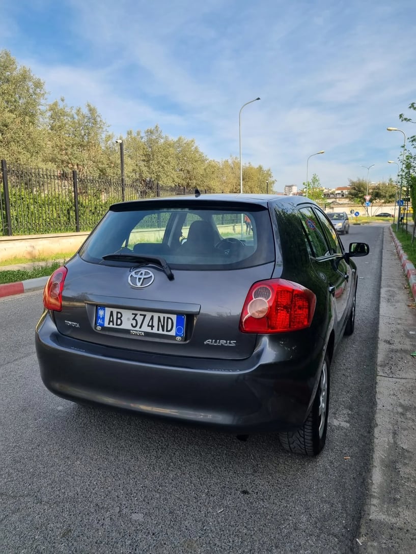 Wynajmij samochód w Tirana