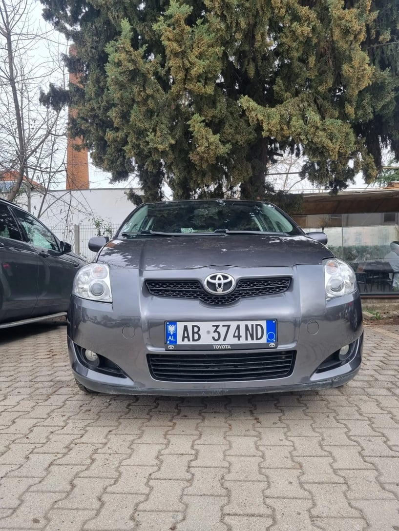 Wynajmij samochód w Tirana