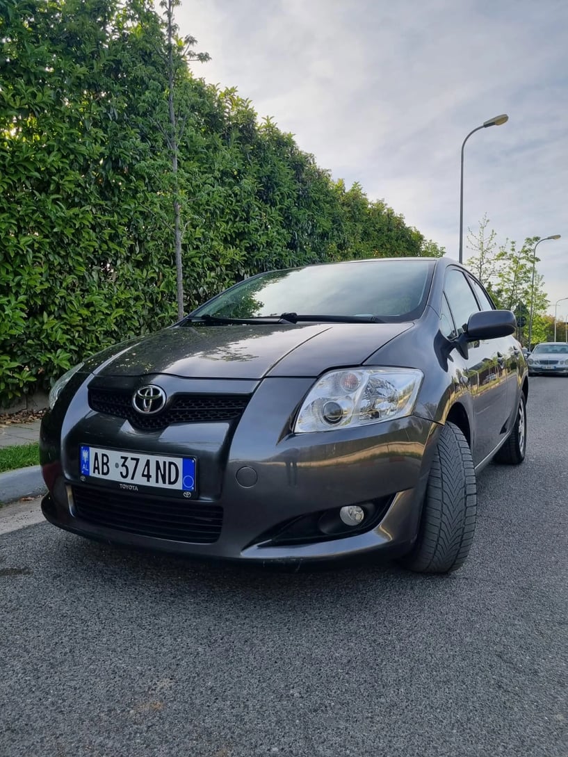 Wynajmij samochód w Tirana