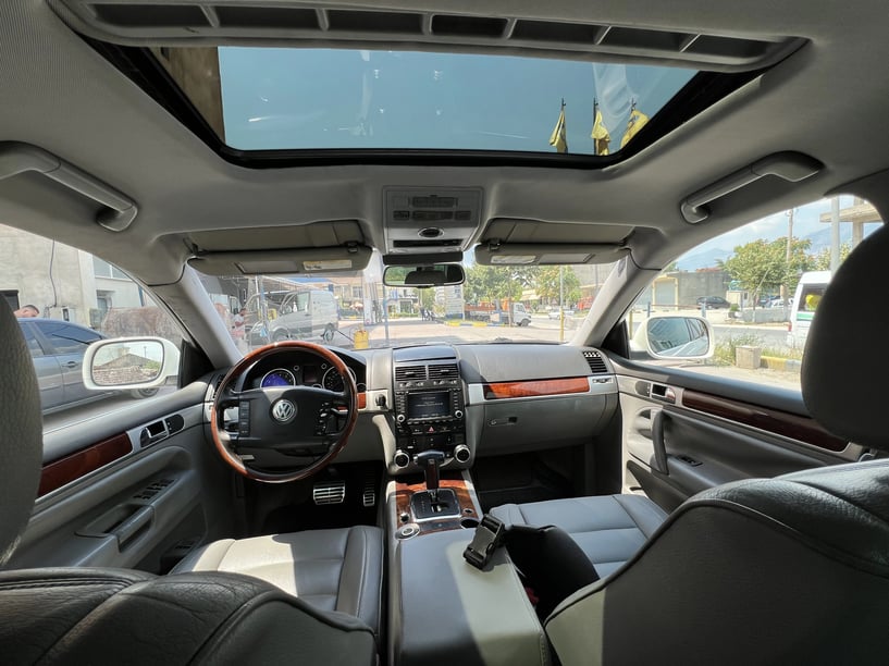 Wynajmij samochód w Gjirokastër