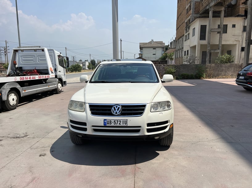 Wynajmij samochód w Gjirokastër