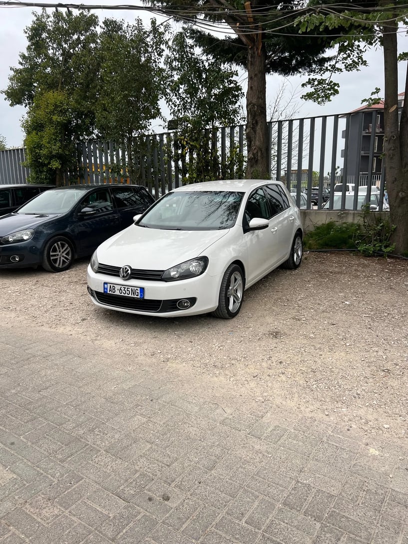 Alquila un coche en Tirana