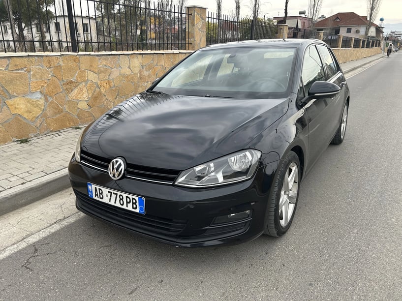 Noleggia un'auto a Tirana