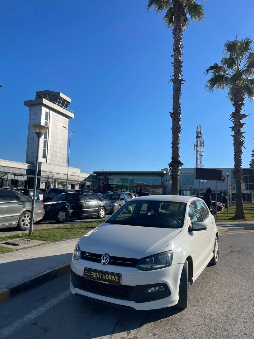 Alquila un coche en Tirana