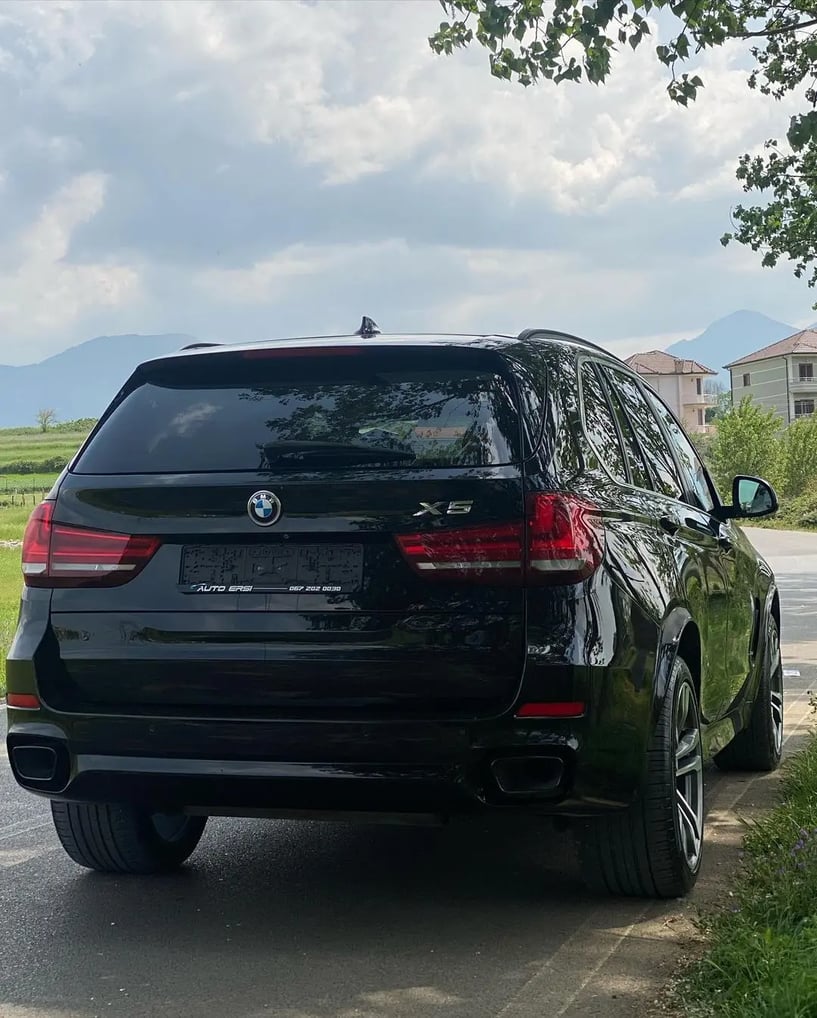 Noleggia un'auto a Tirana