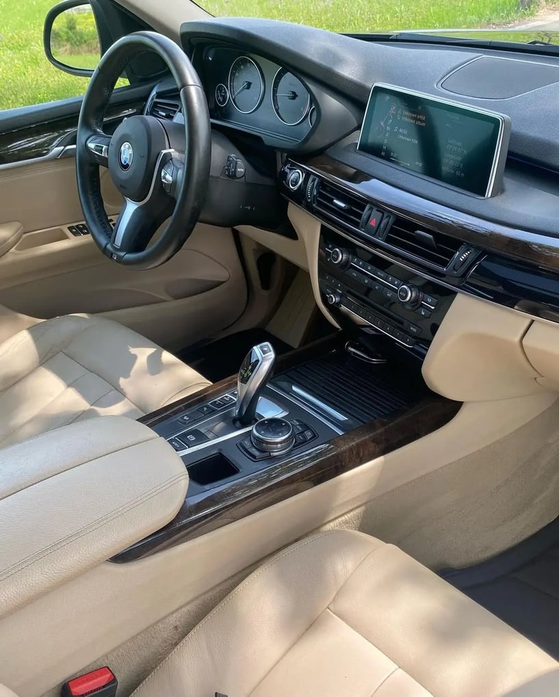 Noleggia un'auto a Tirana