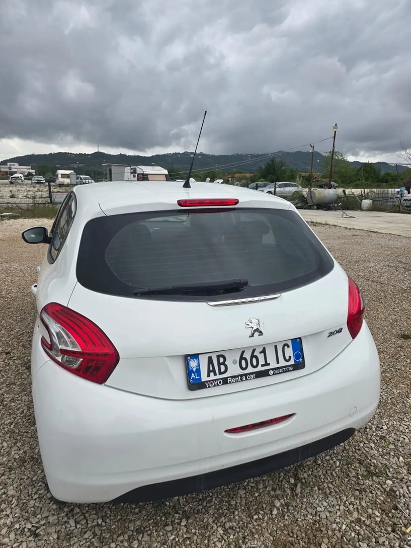 Alquila un coche en Tirana