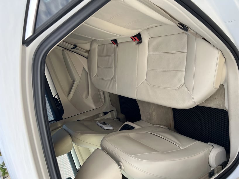 Noleggia un'auto a Fier