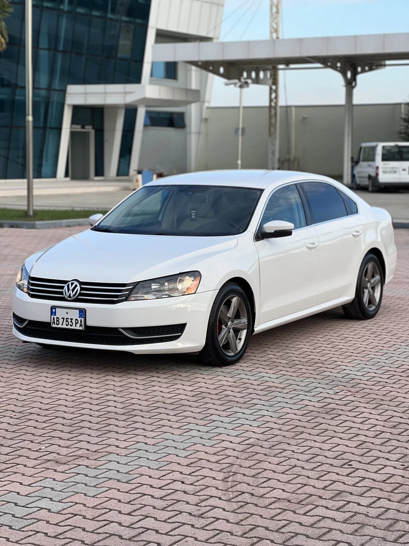 Noleggia un'auto a Fier