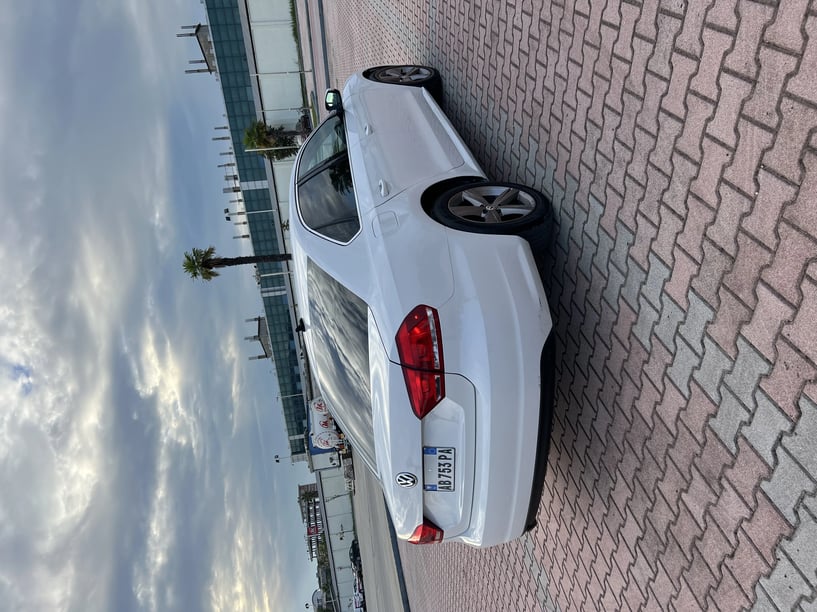 Noleggia un'auto a Fier