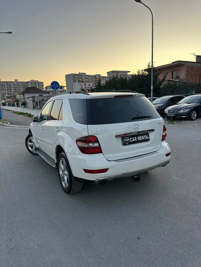 Louer une voiture à Tirana