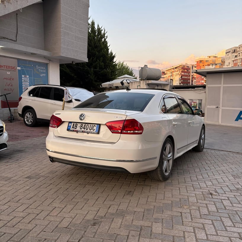 Merrni me qira një makinë në Tirana