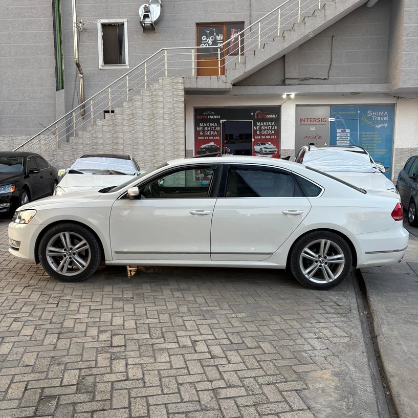 Merrni me qira një makinë në Tirana