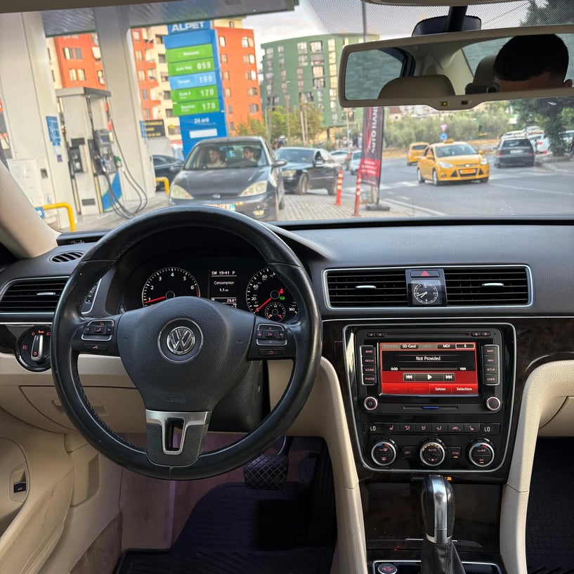 Merrni me qira një makinë në Tirana