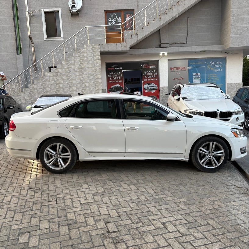 Merrni me qira një makinë në Tirana