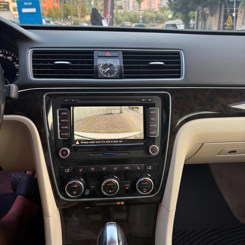 Merrni me qira një makinë në Tirana