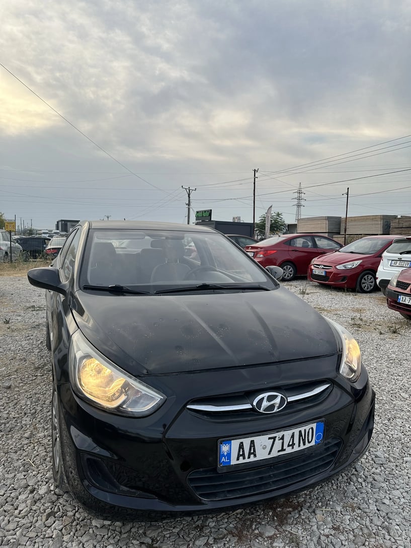 Alquila un coche en Tirana