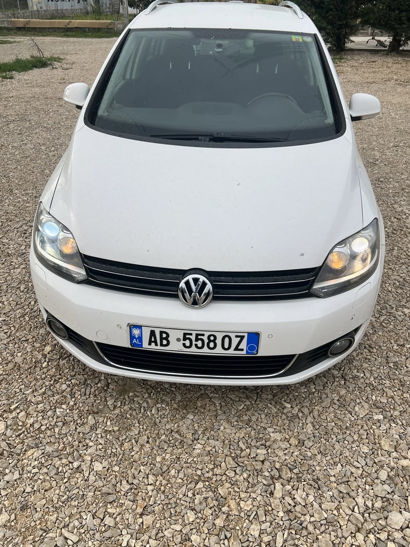 Noleggia un'auto a Tirana