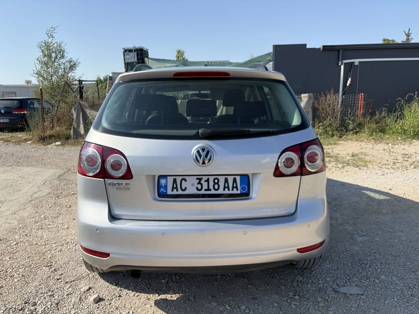 Alquila un coche en Tirana