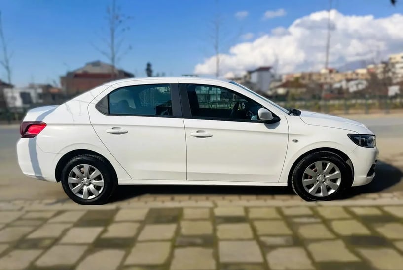 Merrni me qira një makinë në Tirana