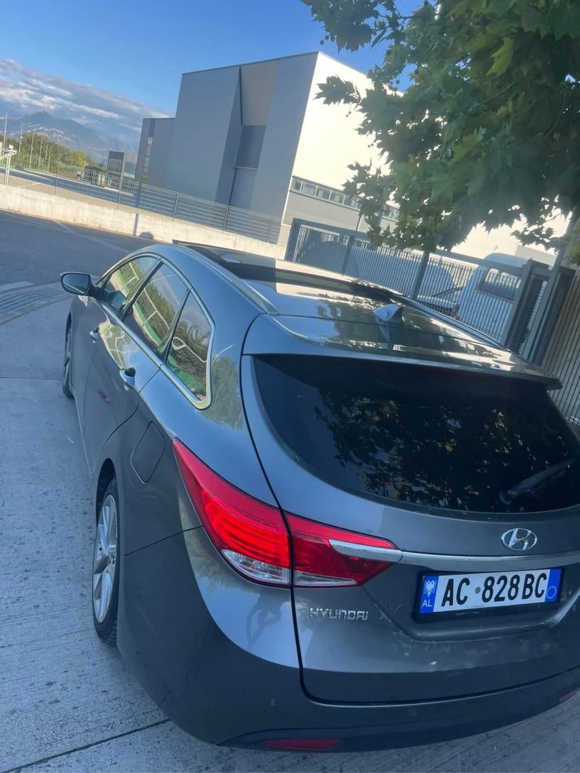 Alquila un coche en Tirana
