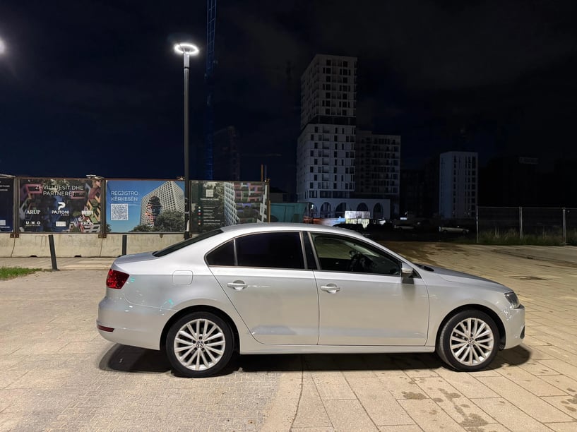 Merrni me qira një makinë në Tirana