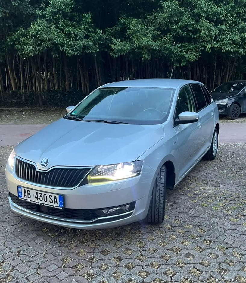 Alquila un coche en Tirana