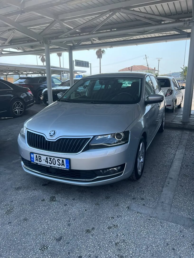 Alquila un coche en Tirana