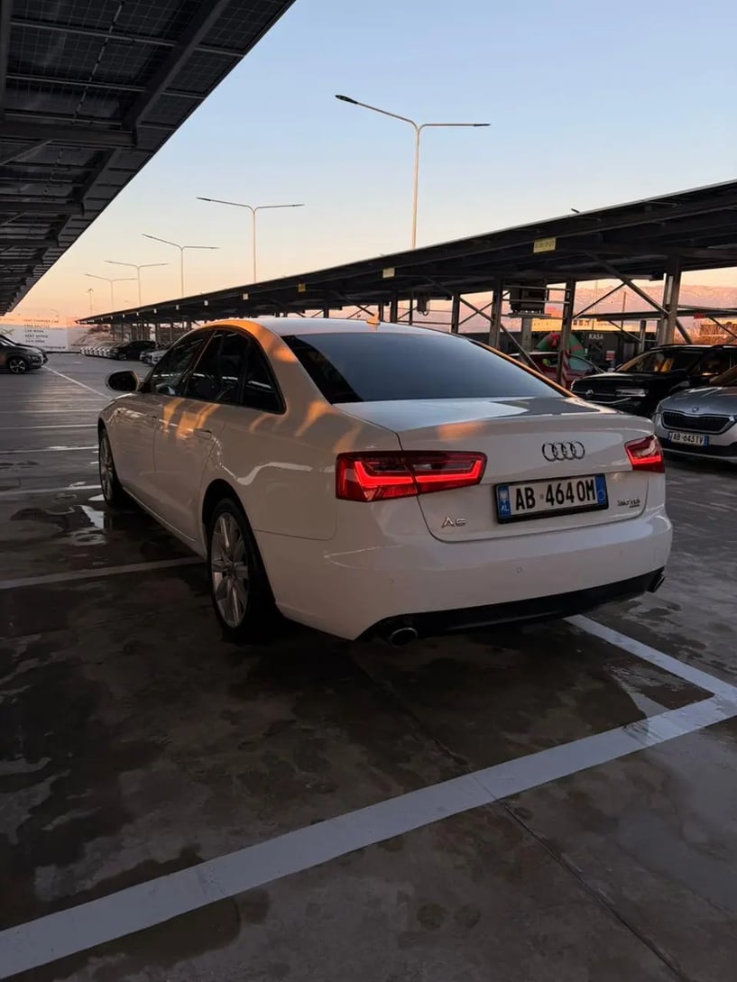 Wynajmij samochód w Tirana