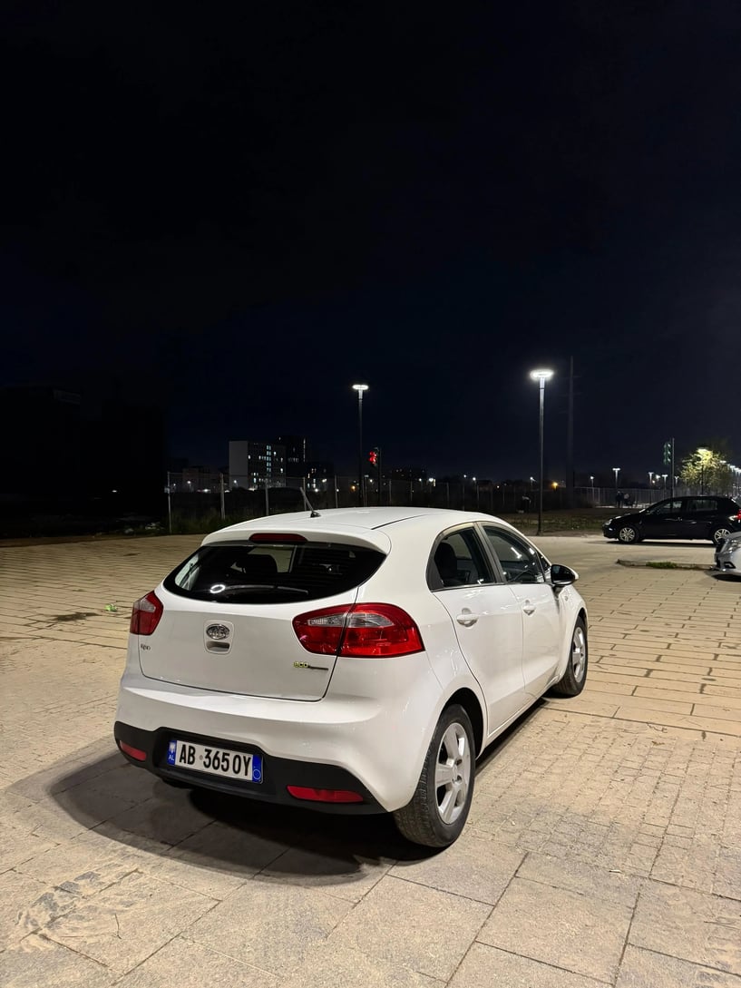 Noleggia un'auto a Tirana