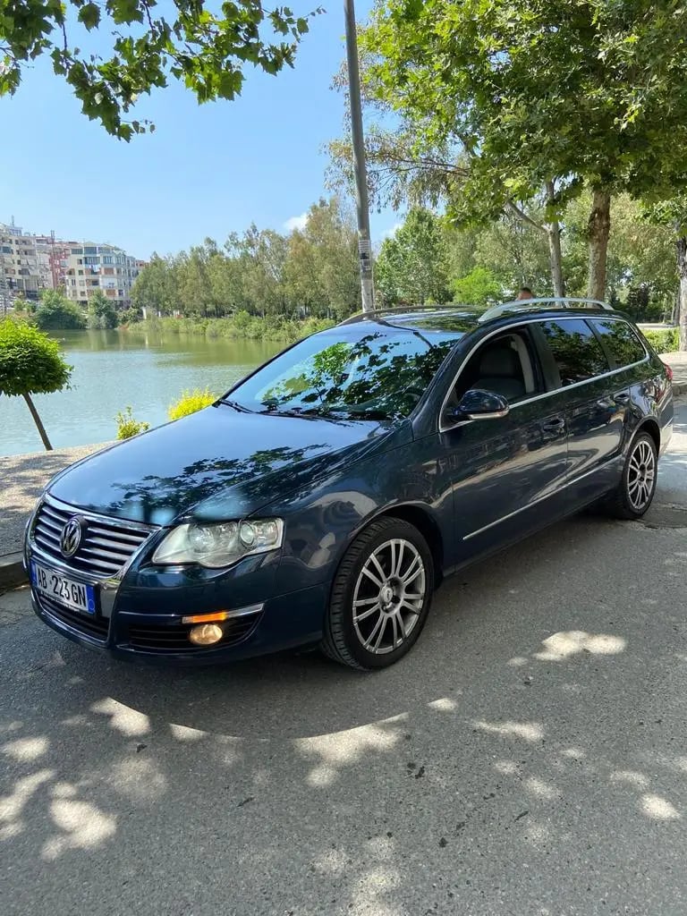 Alquila un coche en Tirana
