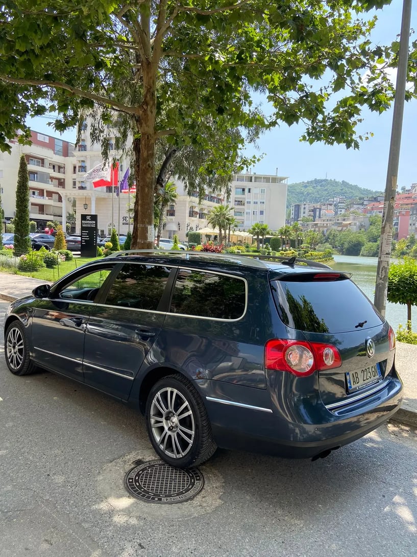 Alquila un coche en Tirana