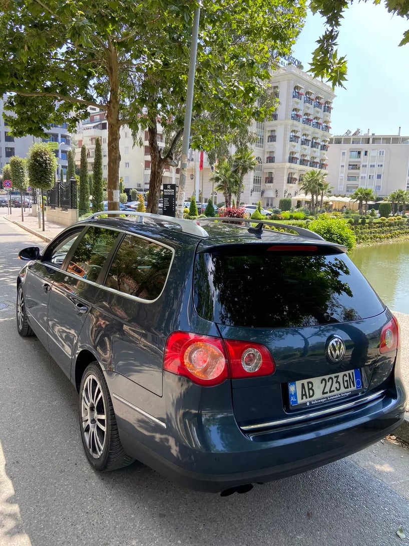 Alquila un coche en Tirana