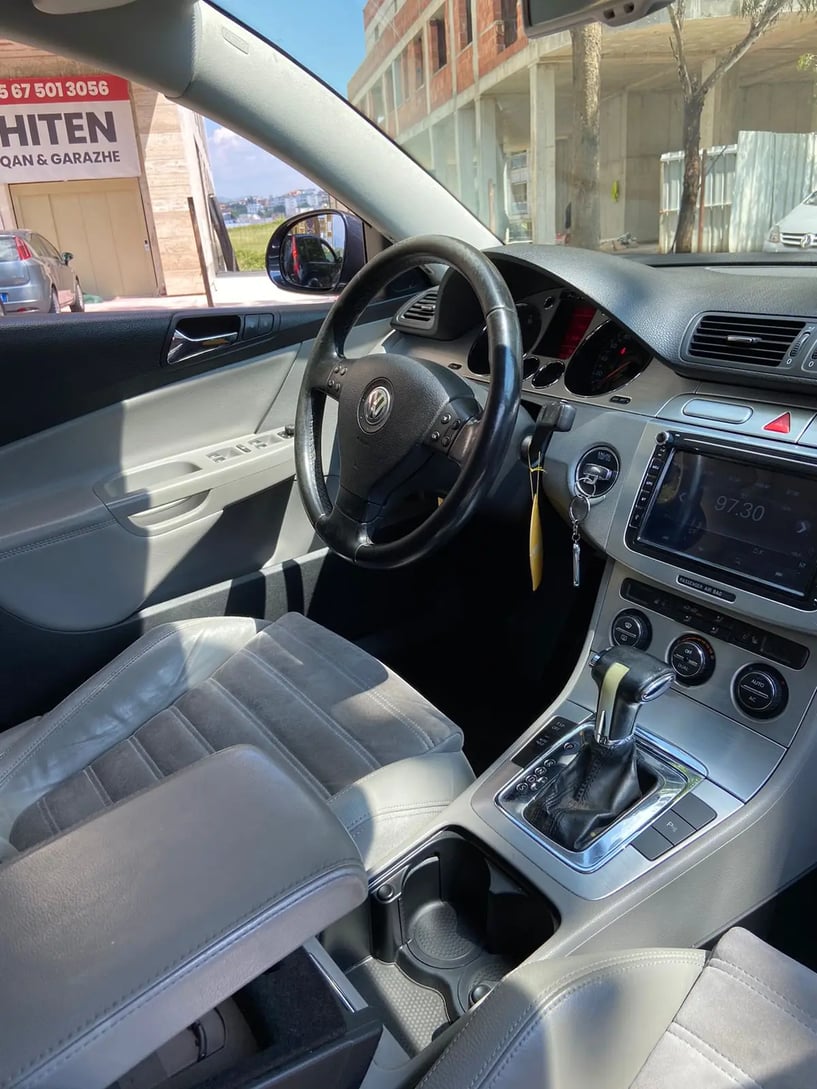 Alquila un coche en Tirana