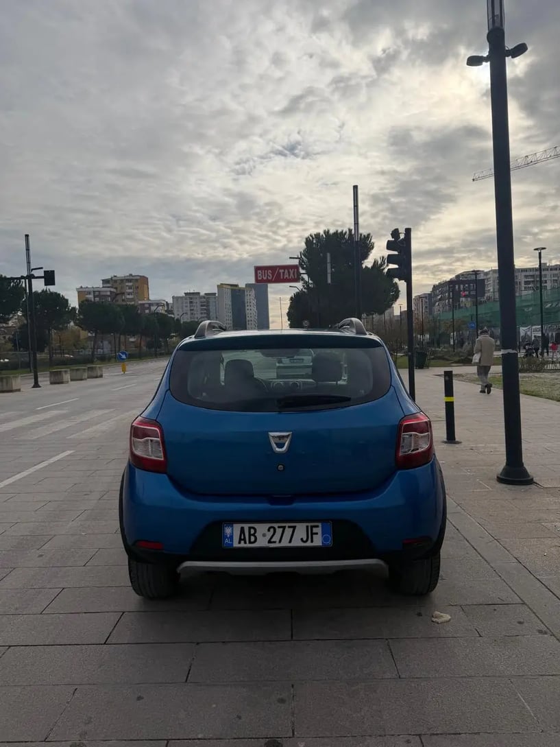 Merrni me qira një makinë në Tirana