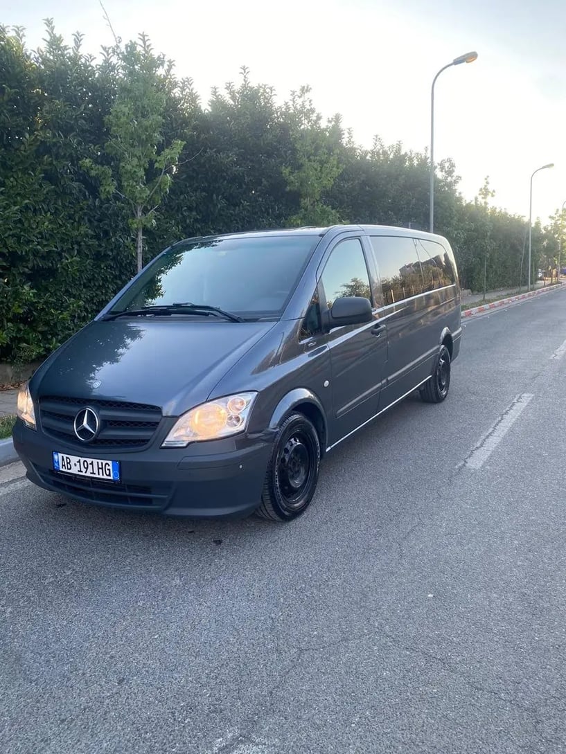 Noleggia un'auto a Tirana