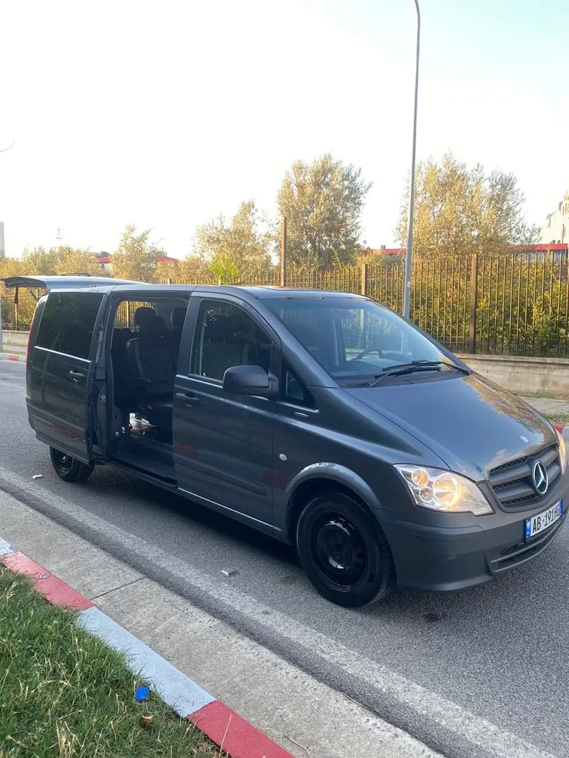 Noleggia un'auto a Tirana