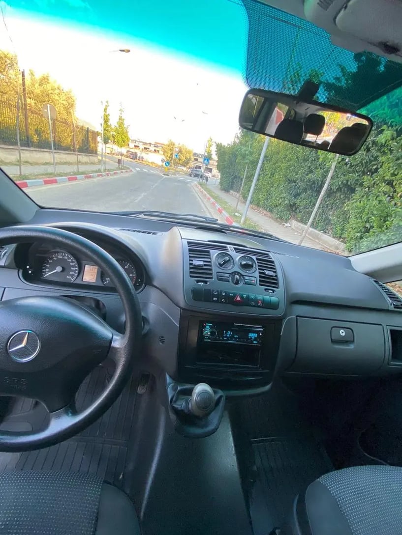 Noleggia un'auto a Tirana