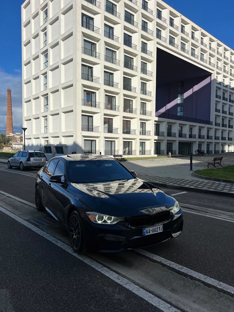 Noleggia un'auto a Tirana