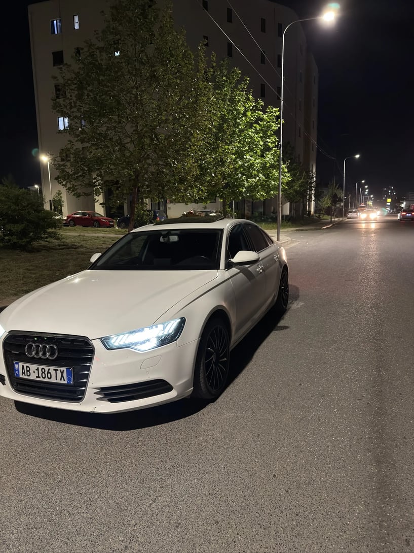 Alquila un coche en Tirana