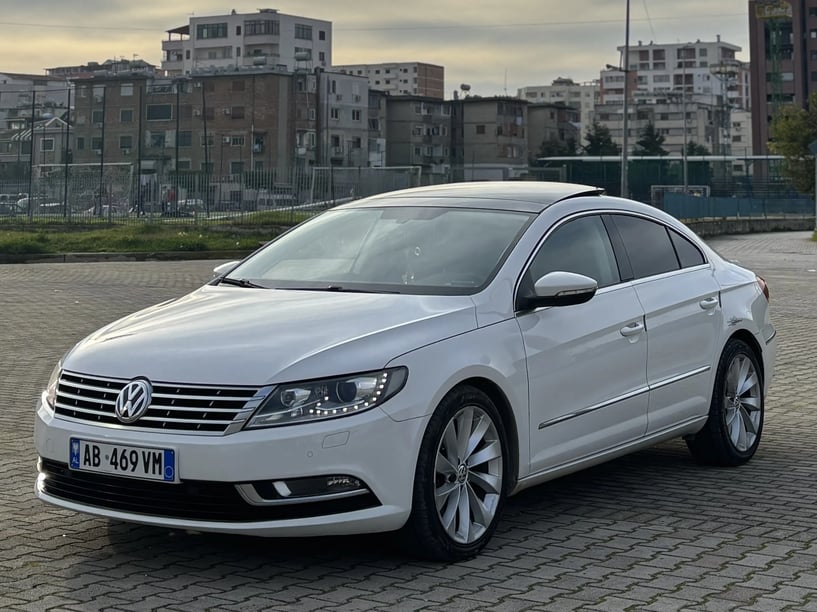 Alquila un coche en Tirana