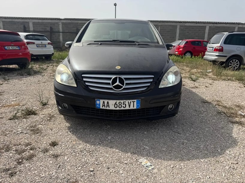 Louer une voiture à Tirana