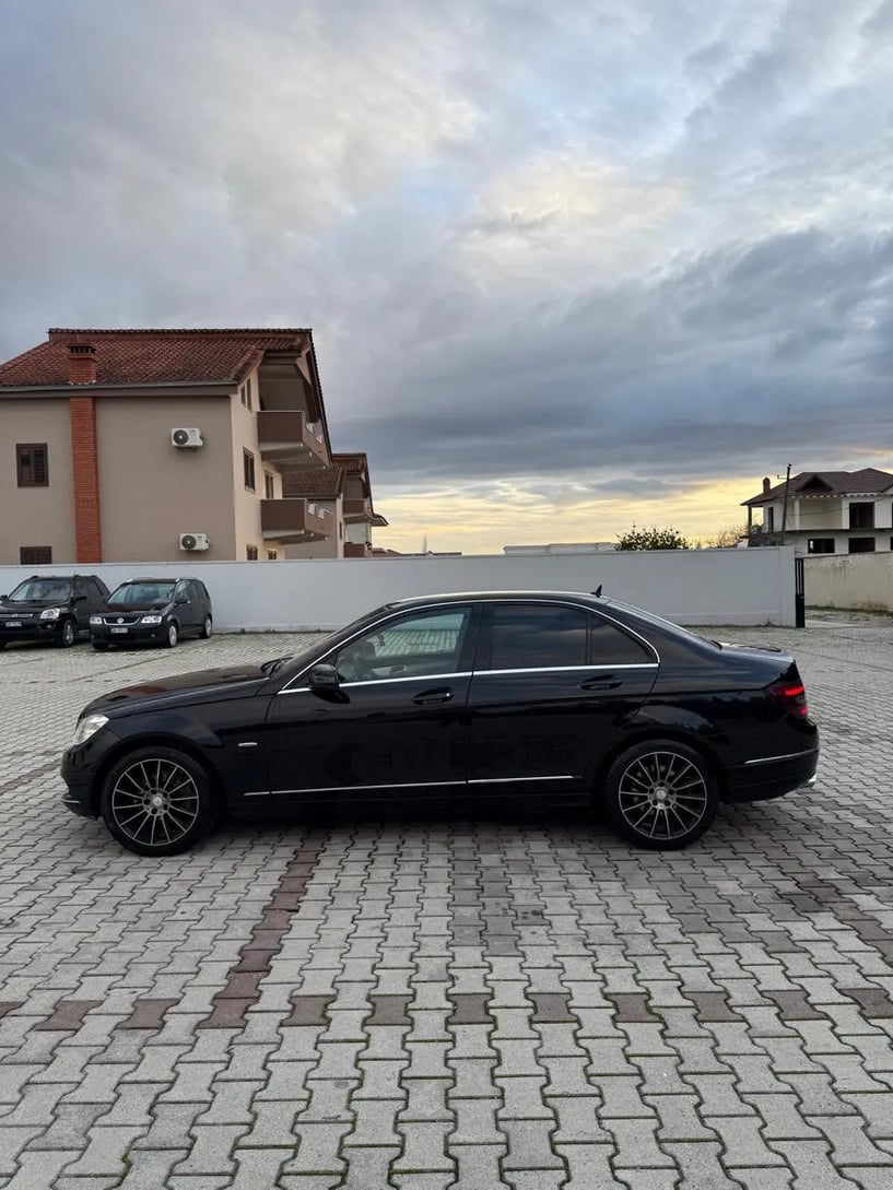 Louer une voiture à Tirana