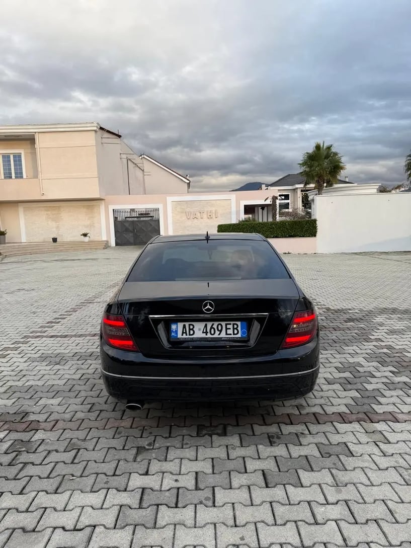 Louer une voiture à Tirana