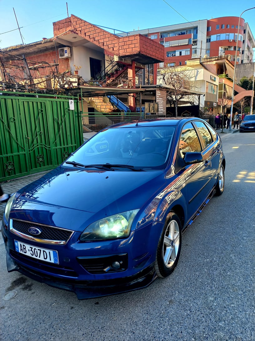 Merrni me qira një makinë në Tirana