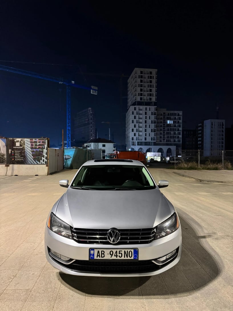 Noleggia un'auto a Tirana