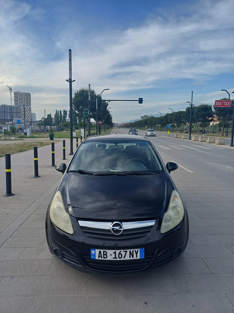 Alquila un coche en Tirana