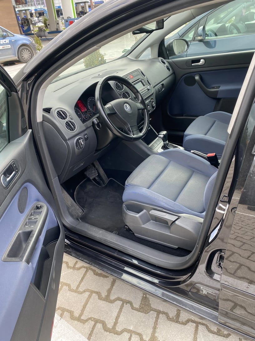 Noleggia un'auto a Tirana